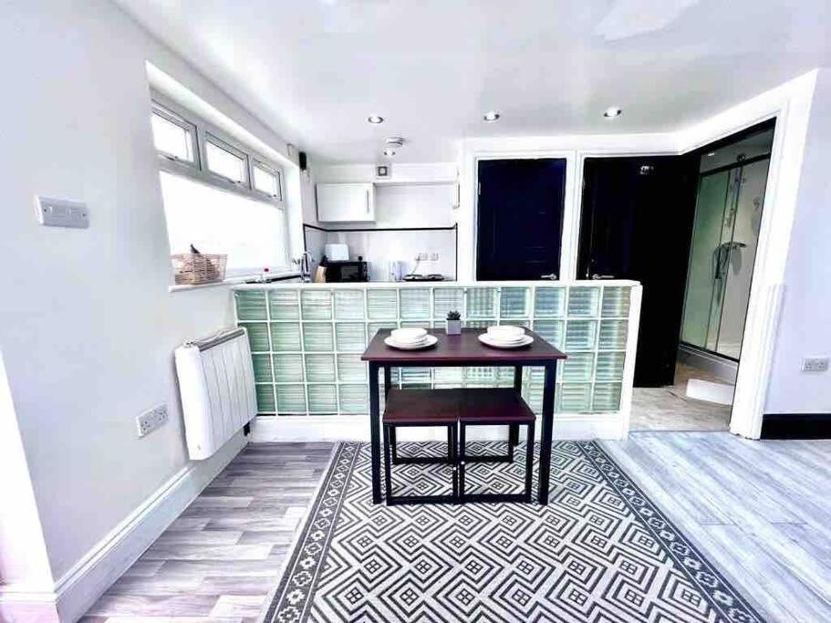 Studio Apartment In Londres Extérieur photo